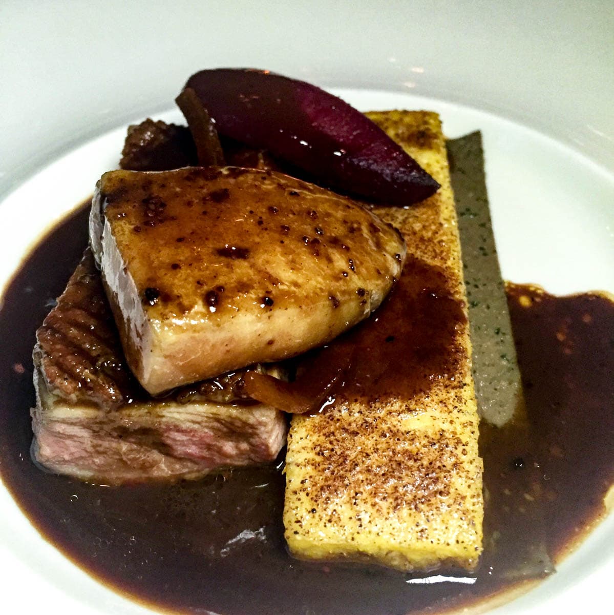 Anatra arrostita, polenta al grue, salsa dolceforte al Sambriano 72%