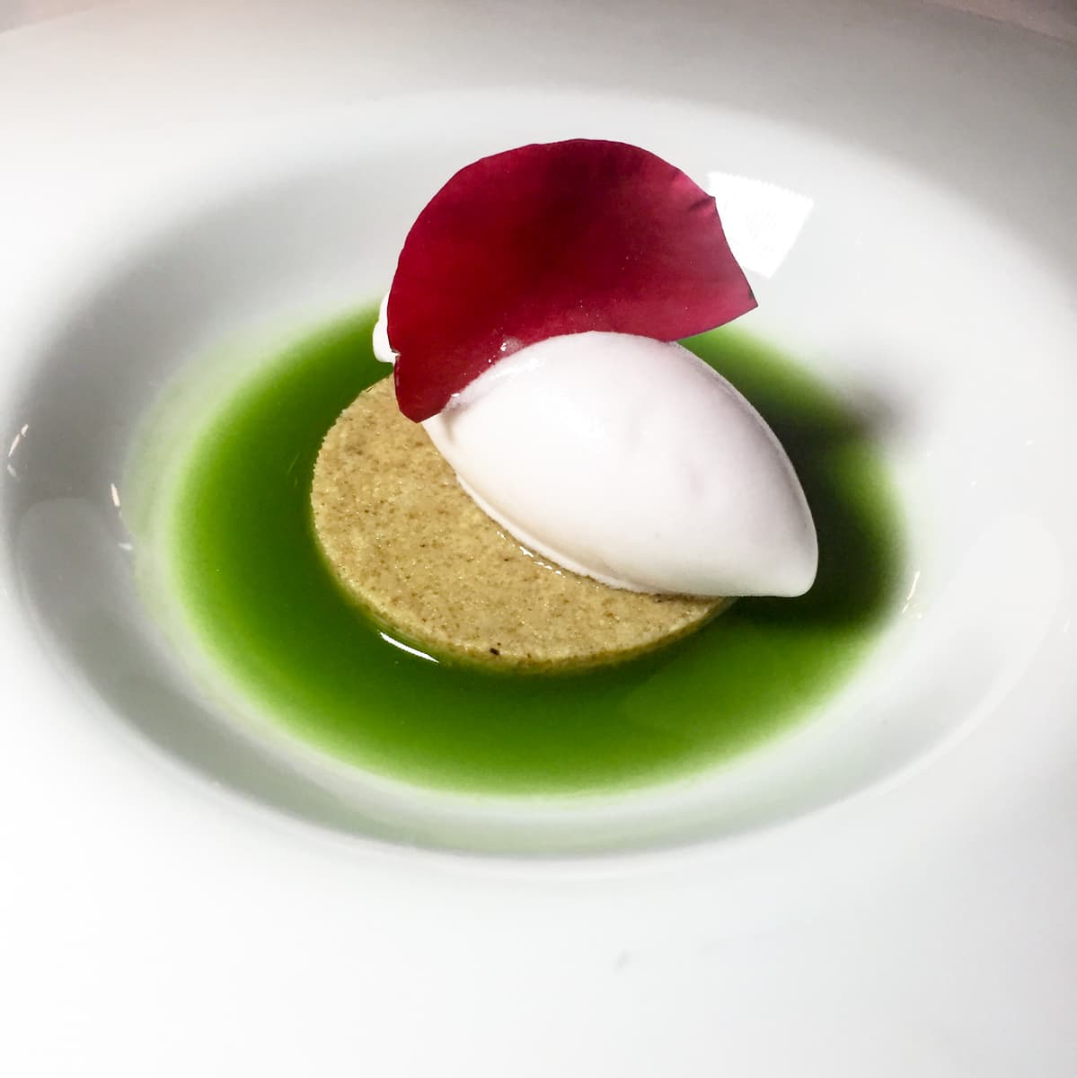 Terra di sesamo, gelato alla gomma di acacia, fragola: ricordo d'infanzia