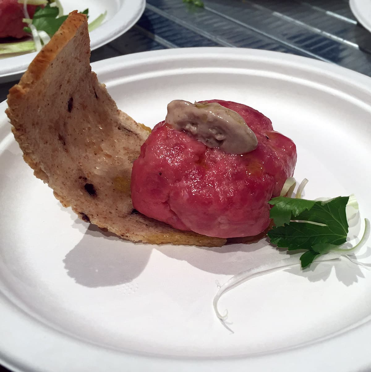 Emilio Barbieri - Tartara di Fassona, gelato e cialda alle olive, salsa verde