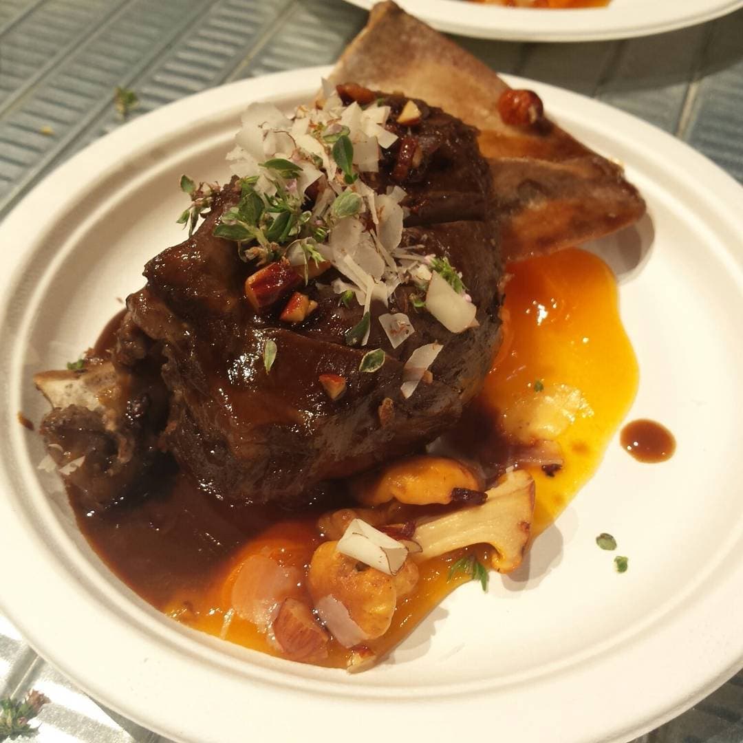 Philipp Rachinger - Spalla di cervo, funghi, albicocche, bacon, mandorle, caffè