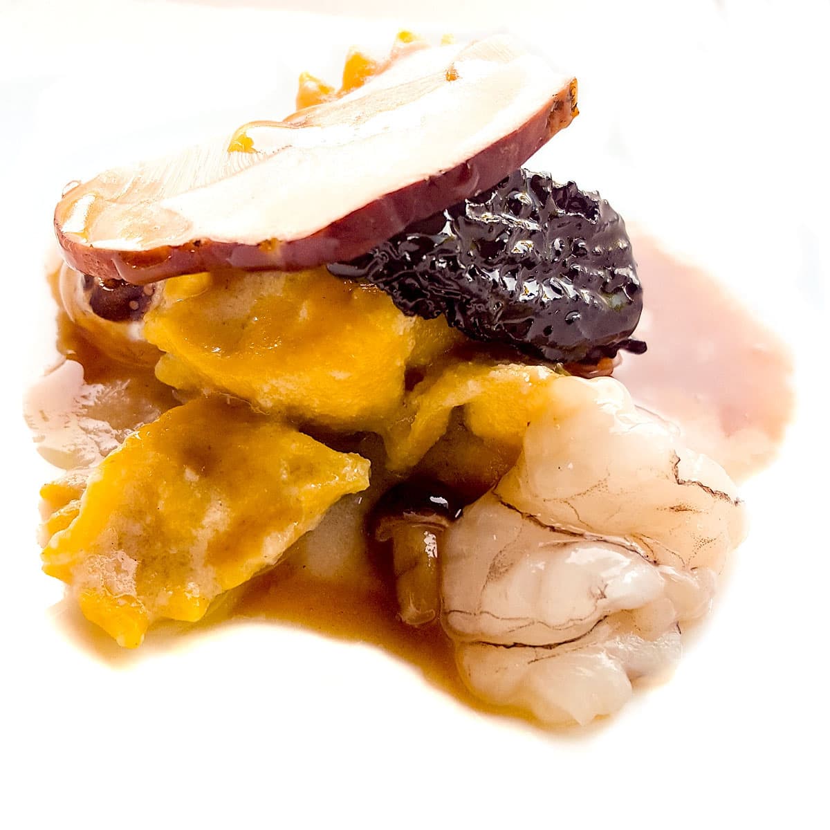 Ravioli di coniglio di Carmagnoli, funghi, cicale