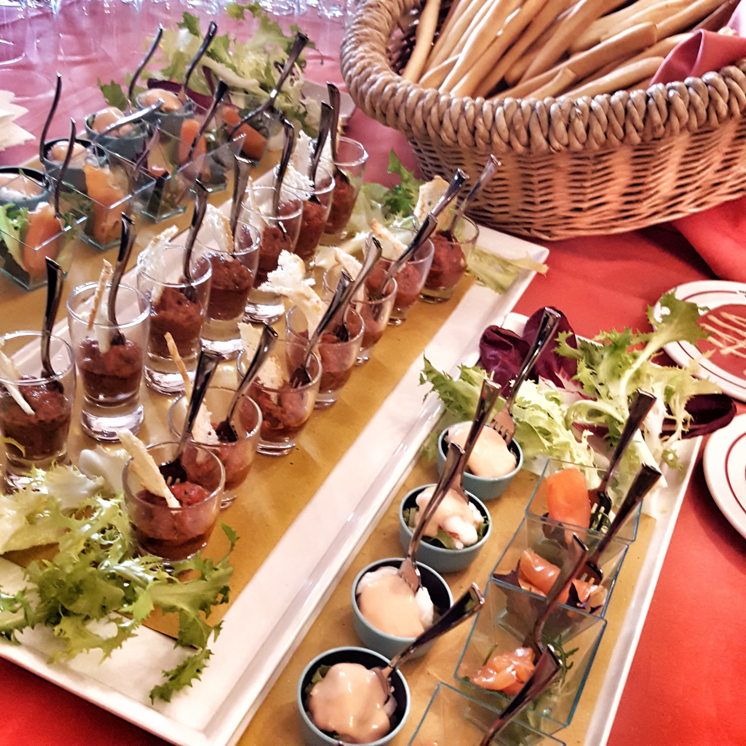 La tartare alla Harry's e il coktail di gamberi in salsa Marie Rose Harry's Bar Firenze