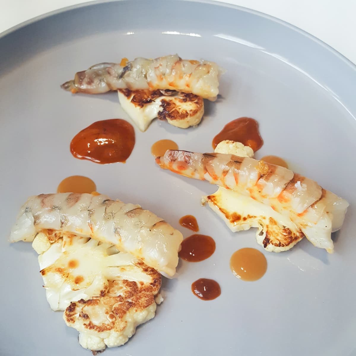 Mazzancolle, ricci di mare, limone