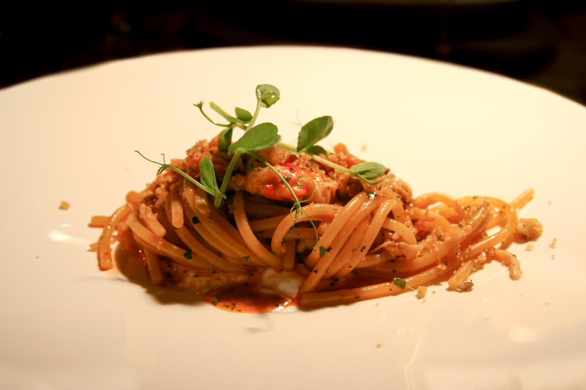 Spaghettoro aglio, olio, peperoncino, granchio reale, bottarga