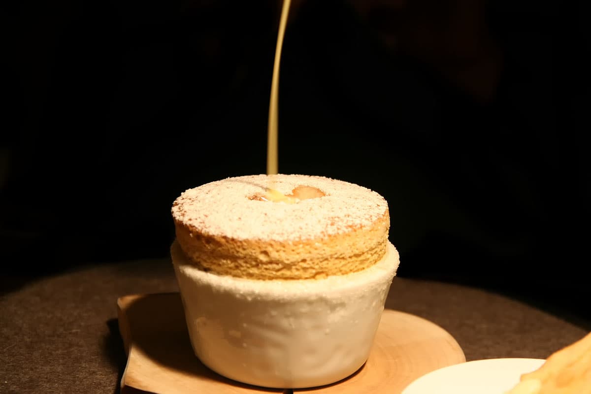 Soufflé alla liquiriza, sorbetto alla pera