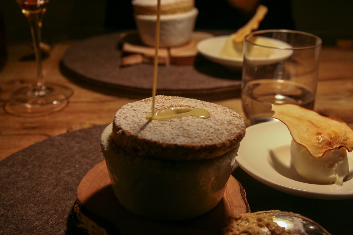 Soufflé alla liquiriza, sorbetto alla pera