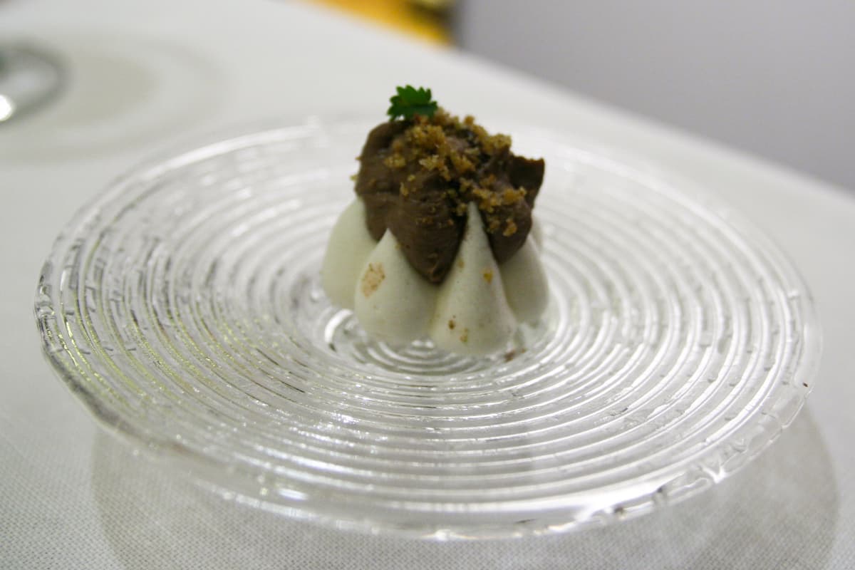 Meringa salata al lime con patè di fegatini e liquirizia