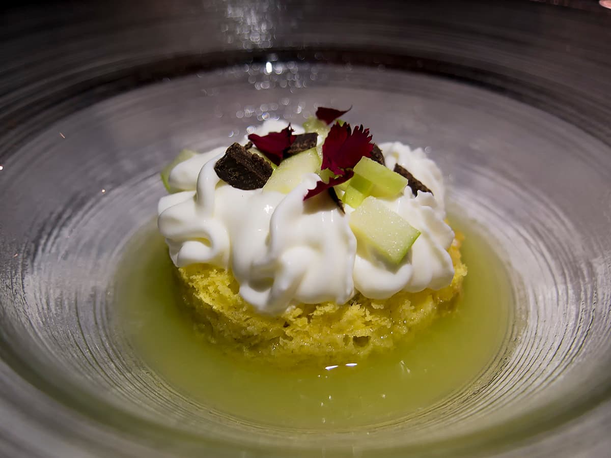 Pan di spagna alla lavanda, yougurt, mela verda