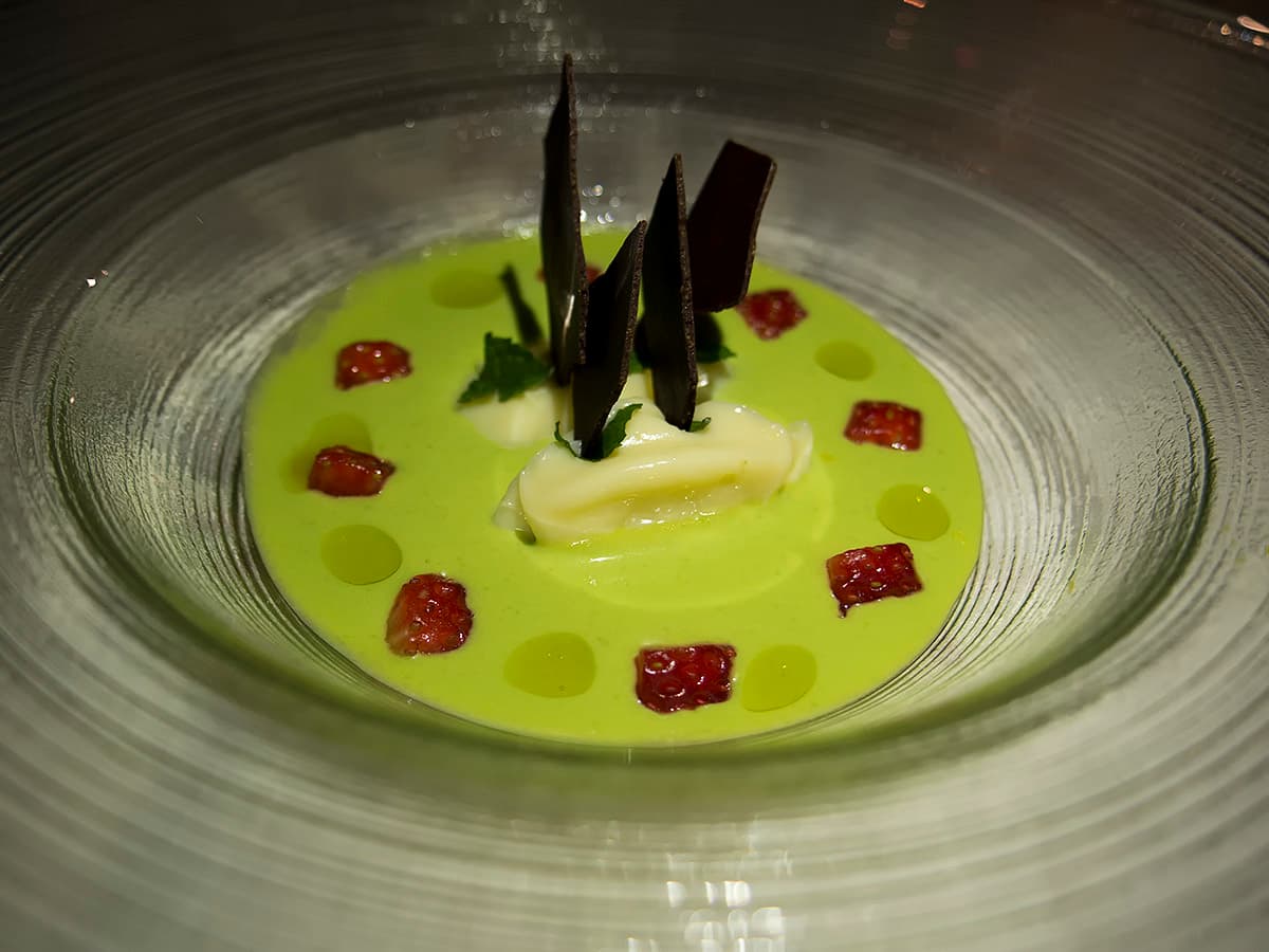 Cioccolato bianco, piselli, fragole