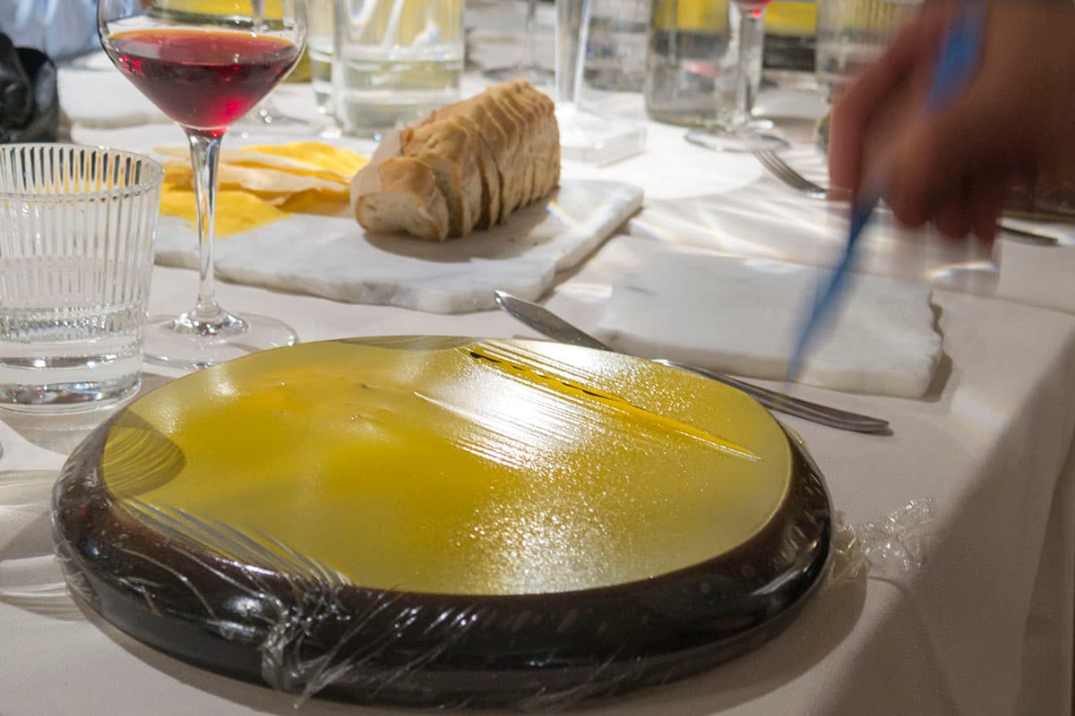 Timballo di ombrina ripieno di asparagi, topinampbur, olive e noci