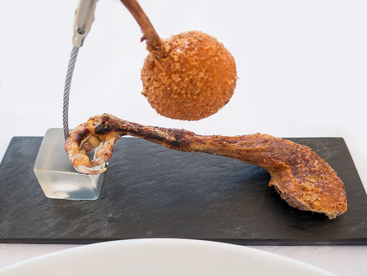 Piccione - Coscia arrosto, ala ripiena di fegatini, salsa bbq