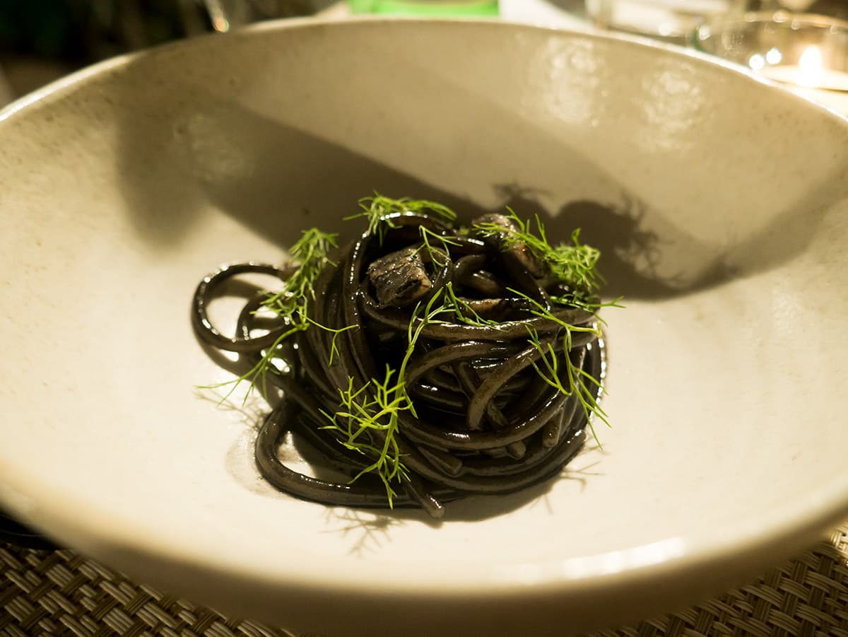 Spaghetti con anguilla e finocchietto selvatico