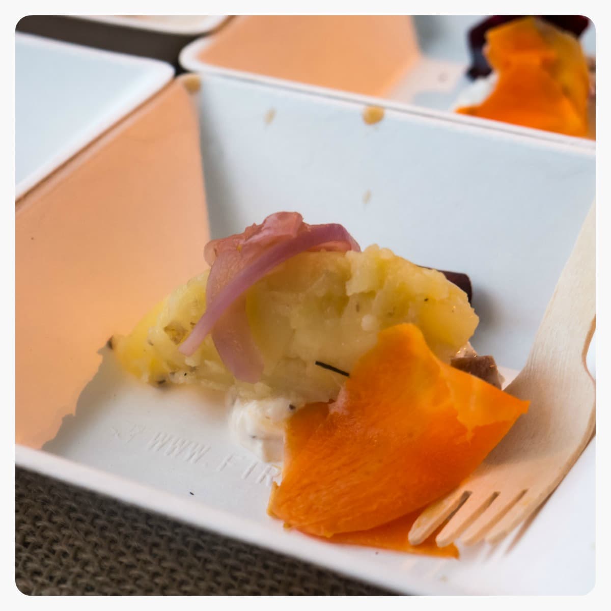 Donato De Filippis – Patate Fondenti al topinambur e tartufo bianco, pickles di carote