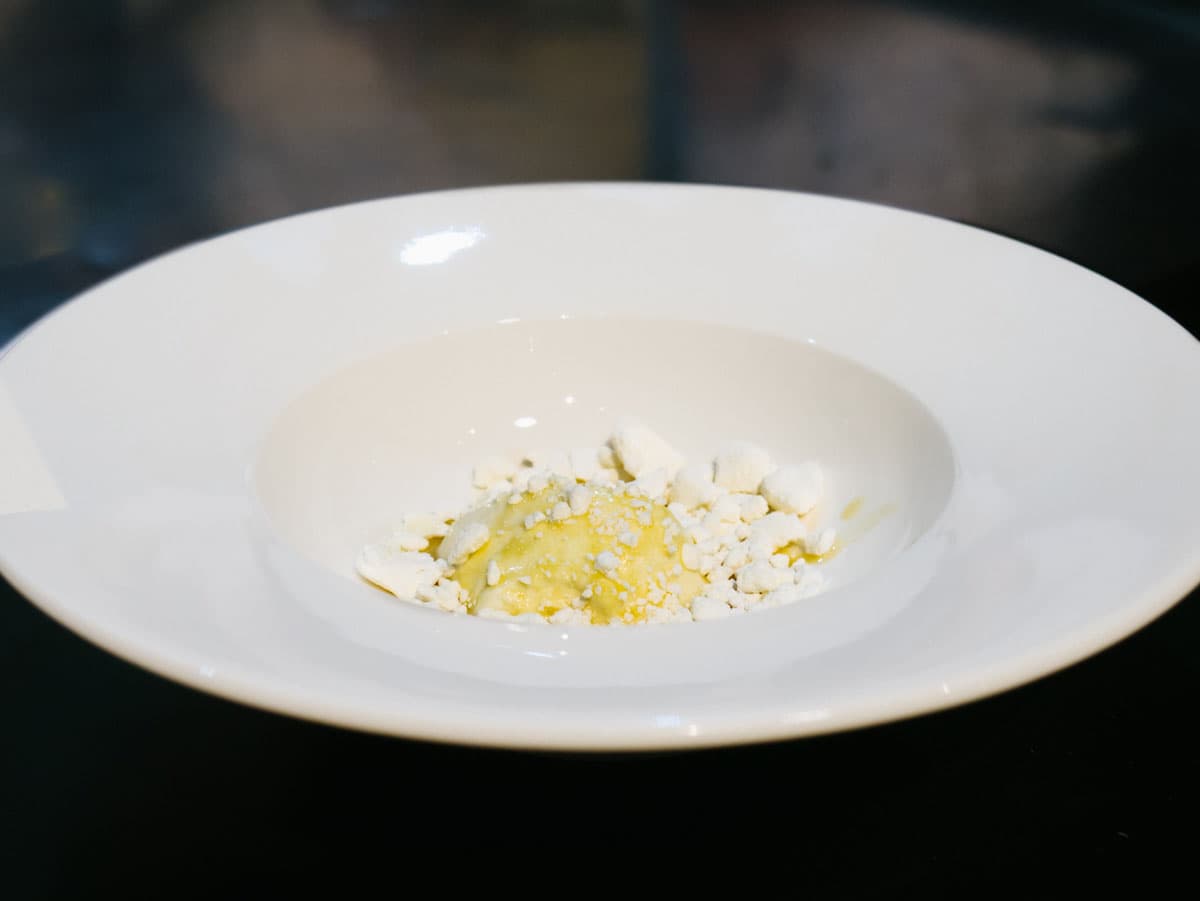 Stefano Terigi, Giglio - Cremoso all'alga Kombu, yogurt caramellato, meringa