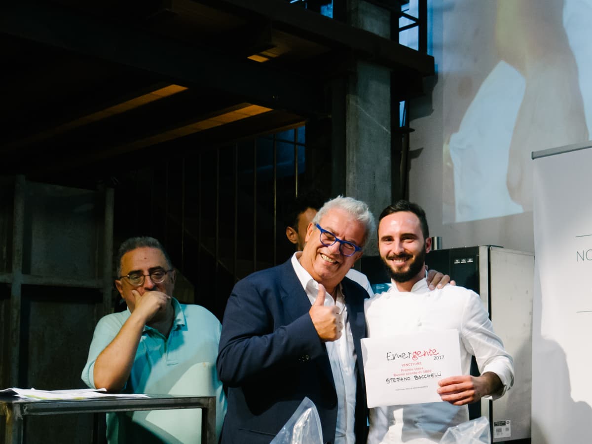 Stefano Bacchelli premiato da Igles Corelli