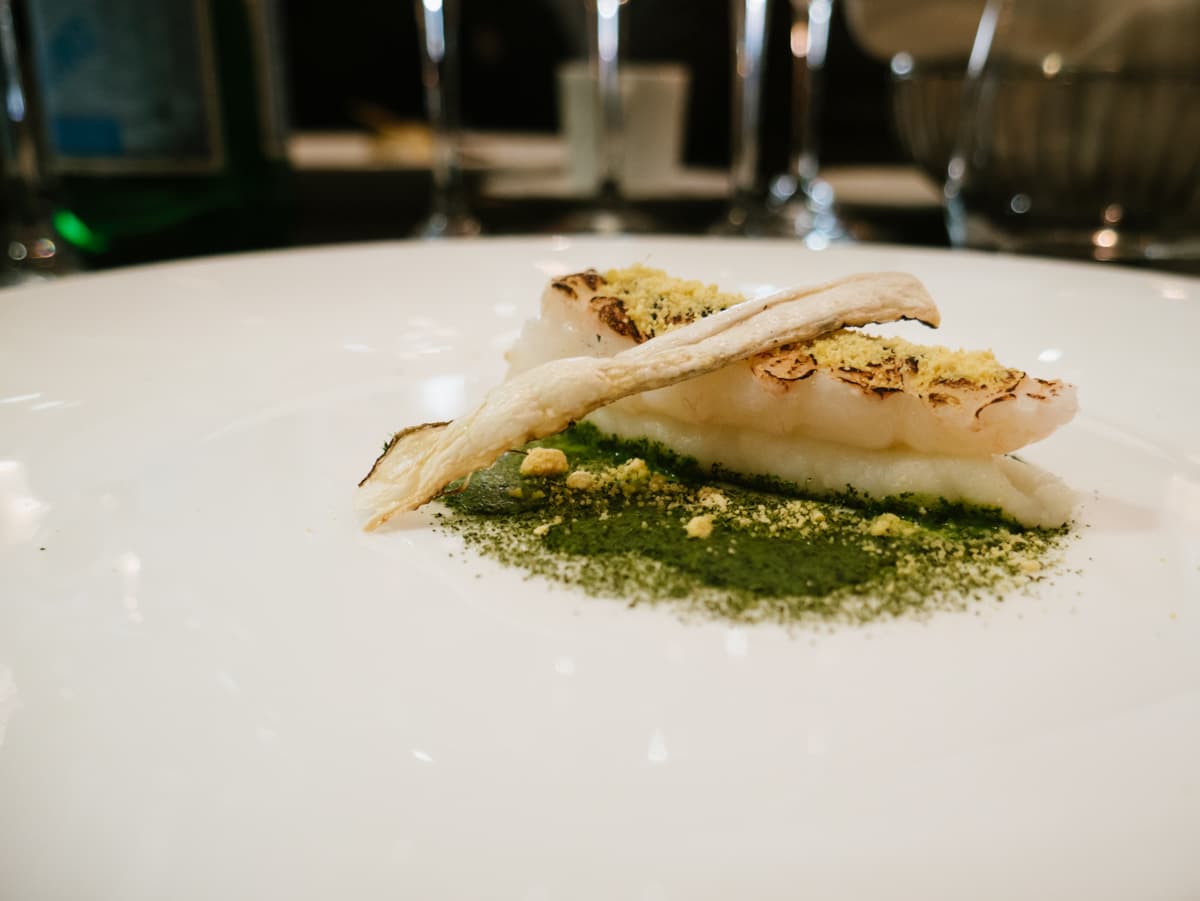 Scampi, verbena, scorzonera e bottarga