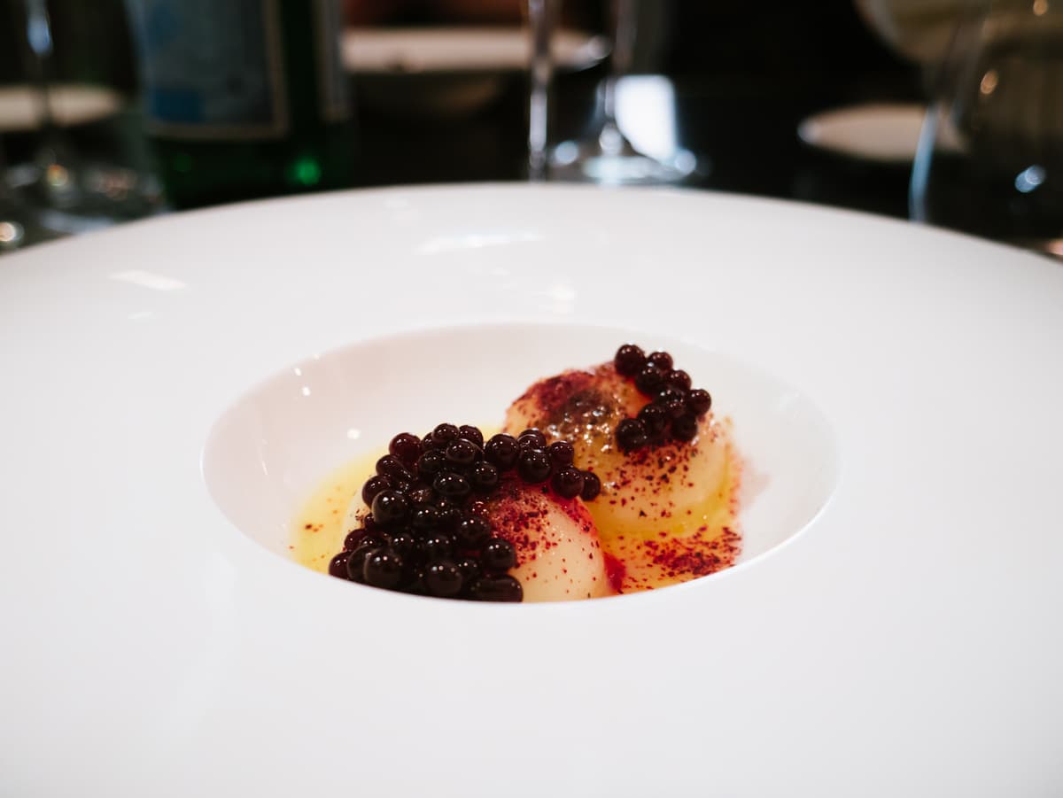 Gnocchi di ricotta, acciughe e rapa rossa