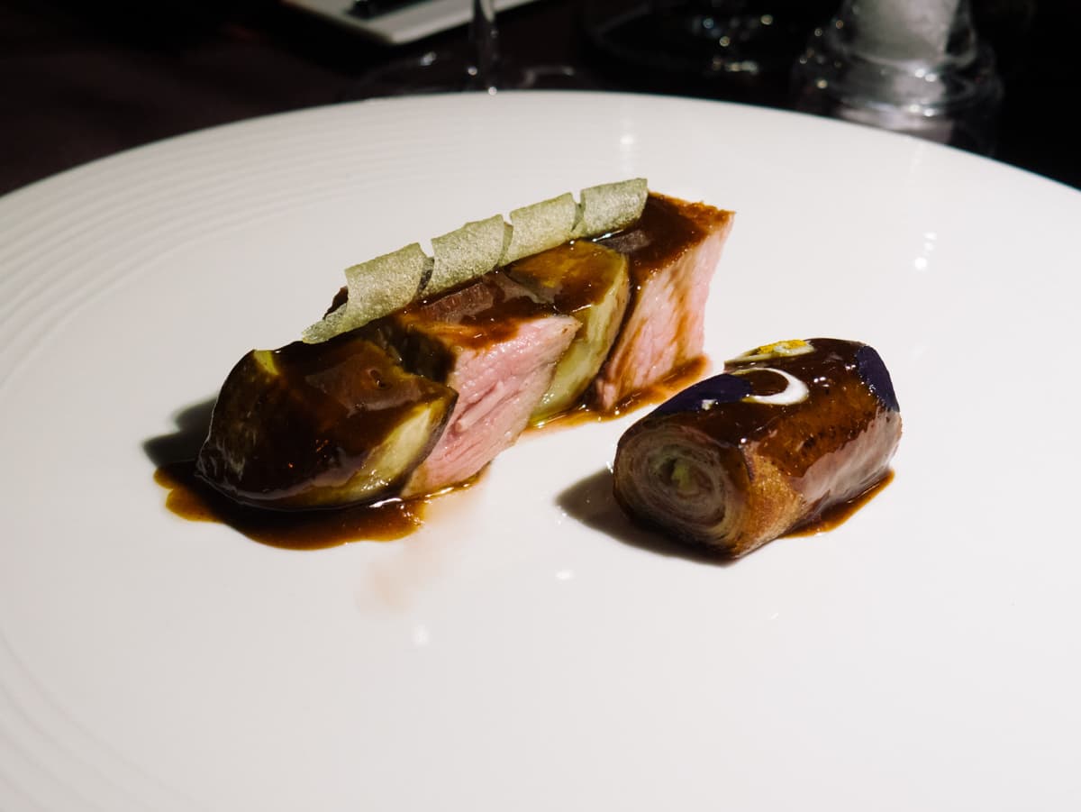 Millefoglie di vitello e foie gras, cilindro di patate al rigatino