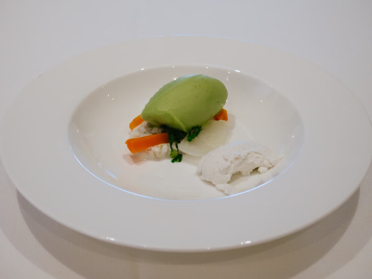 Grano e mandorle, crema di ricotta, verdure, gelato di zucchina