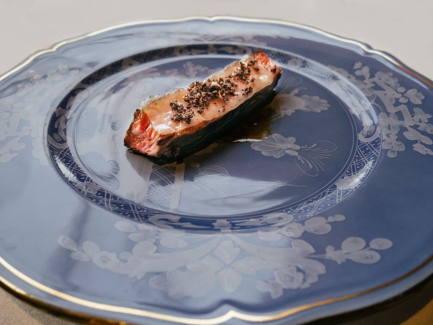 Bavette alla griglia, sangue di rilascio, grasso d'anatra, lardo, vinacce di nebbiolo fermentate nel Testun