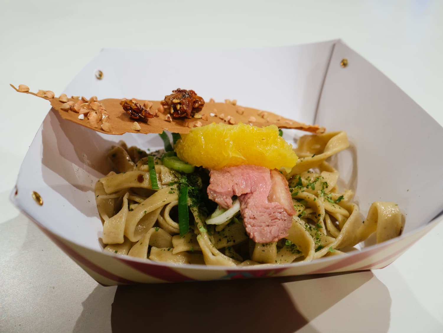 Katsumi Ishida - Anatra tripartita, soba
