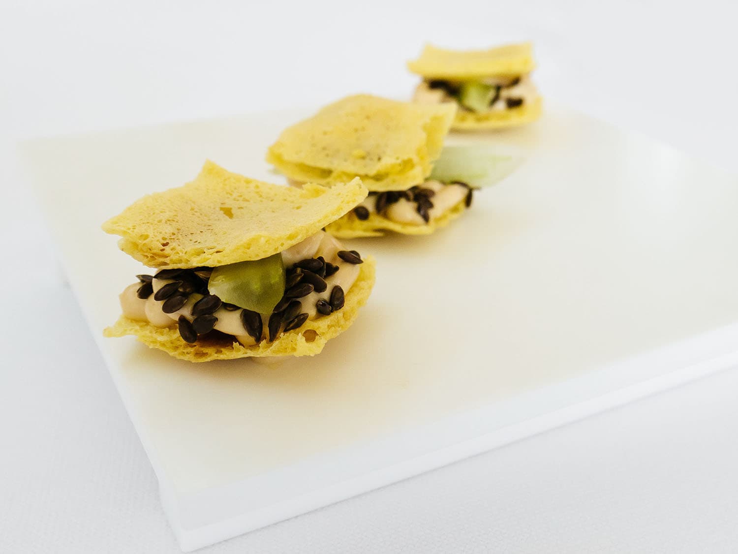 Ulliassi - Cracker di ceci con semi di lino e maionese